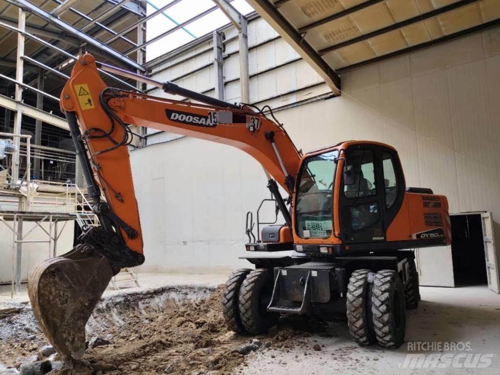 Doosan DX 150W-9C Pelle sur pneus