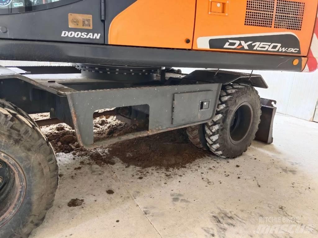 Doosan DX 150W-9C Pelle sur pneus