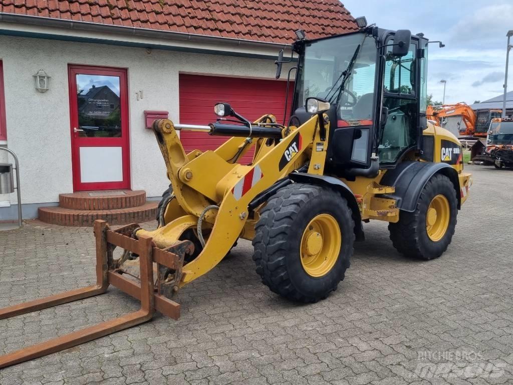 CAT 908 H 2 Chargeuse sur pneus