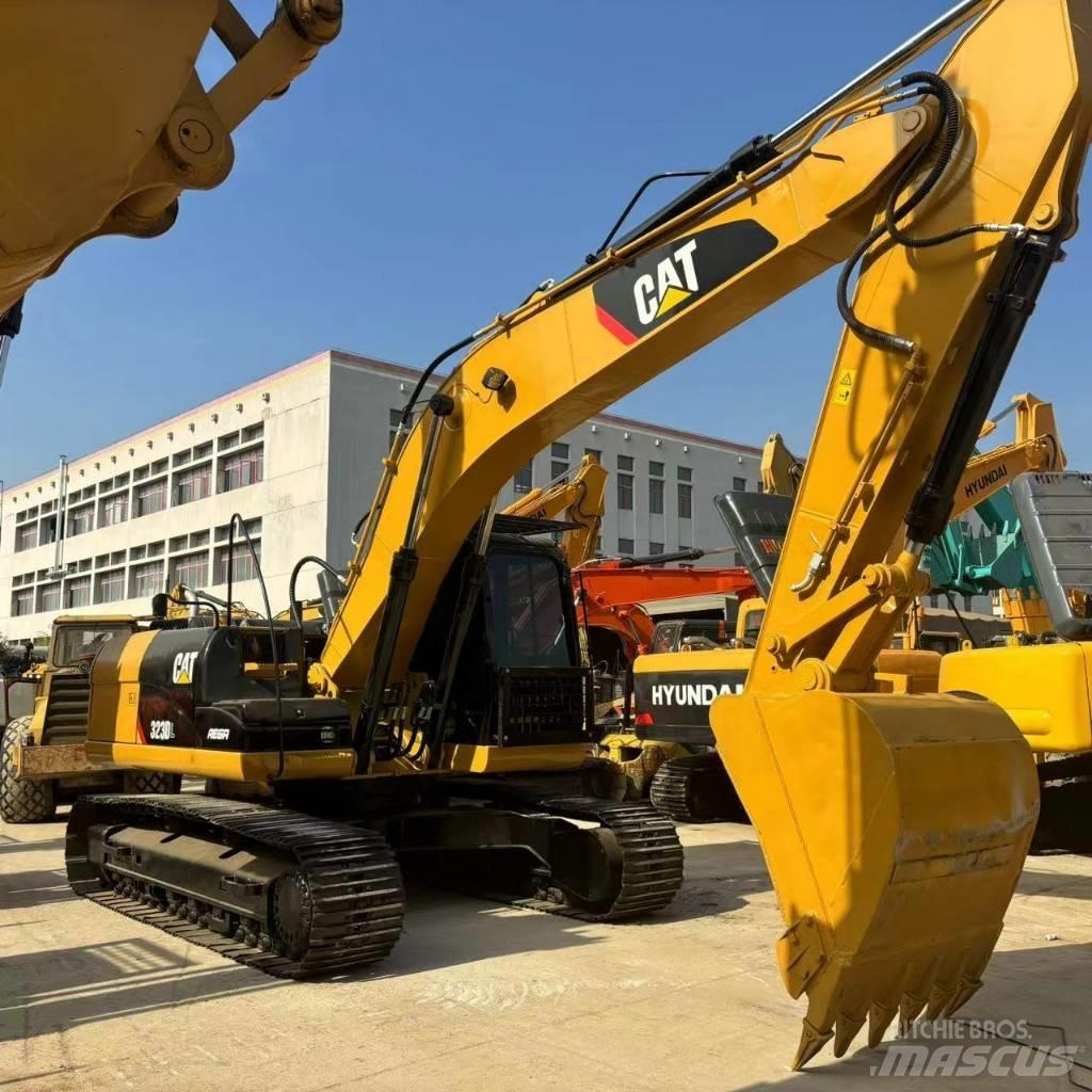 CAT 323 D L Pelle sur chenilles