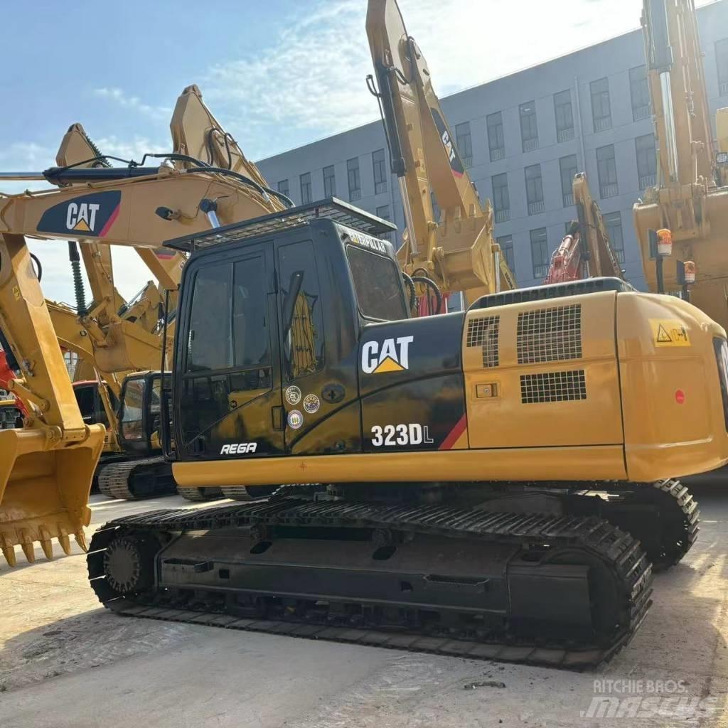 CAT 323 D L Pelle sur chenilles