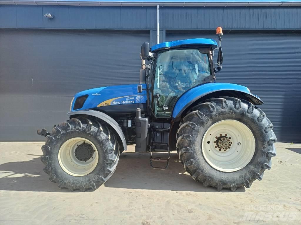 New Holland T7030AC Tracteur