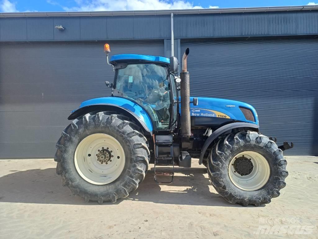 New Holland T7030AC Tracteur