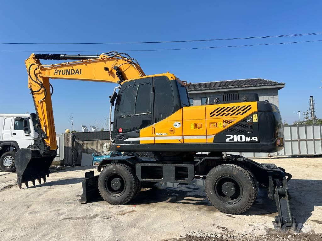 Hyundai R210W-9 Pelle sur pneus