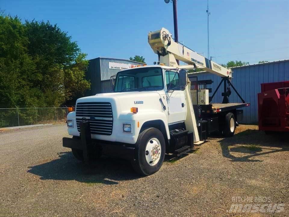 National 500C Camion plateau ridelle avec grue
