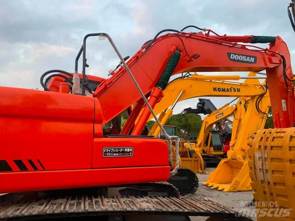 Doosan DX 225 LC Pelle sur chenilles