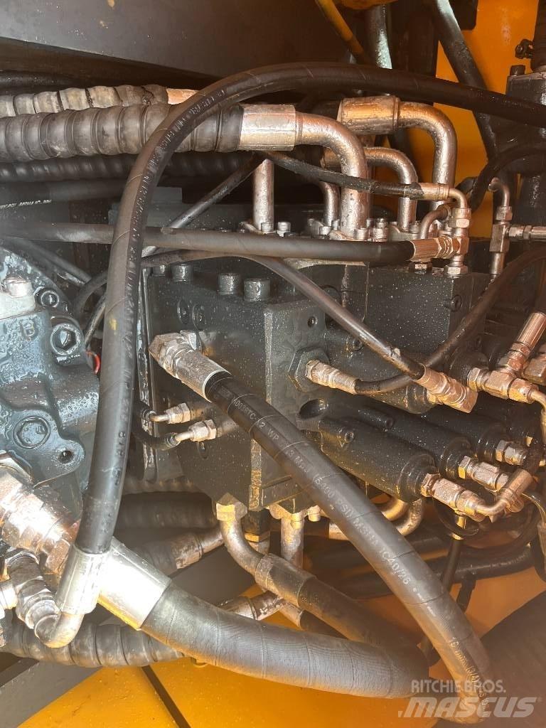 Hyundai 220LC-9S Pelle sur chenilles