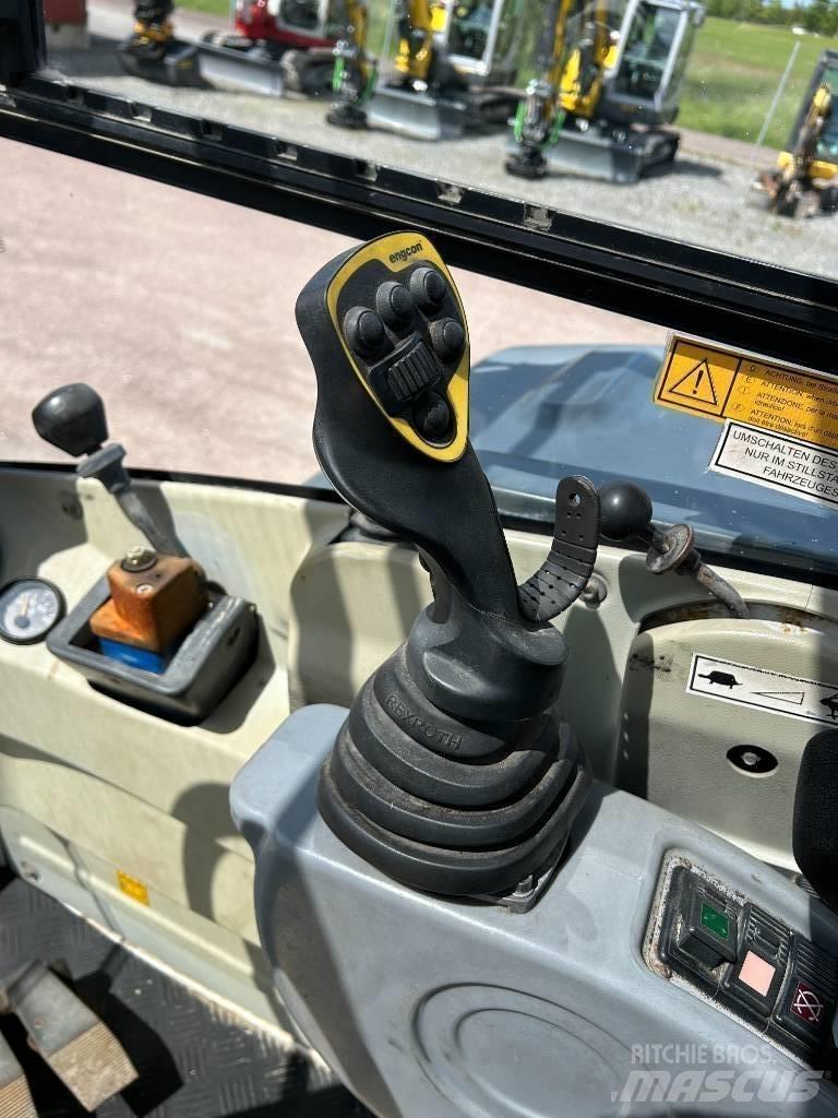 Wacker Neuson 6503 Pelle sur pneus