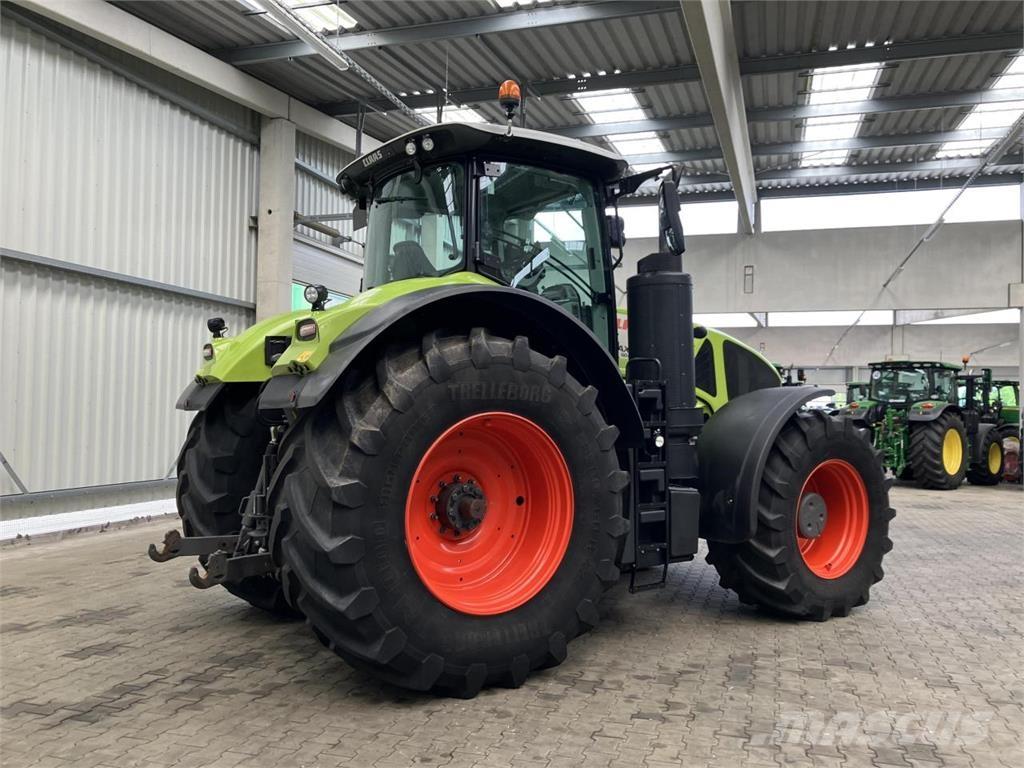 CLAAS Axion 930 Tracteur