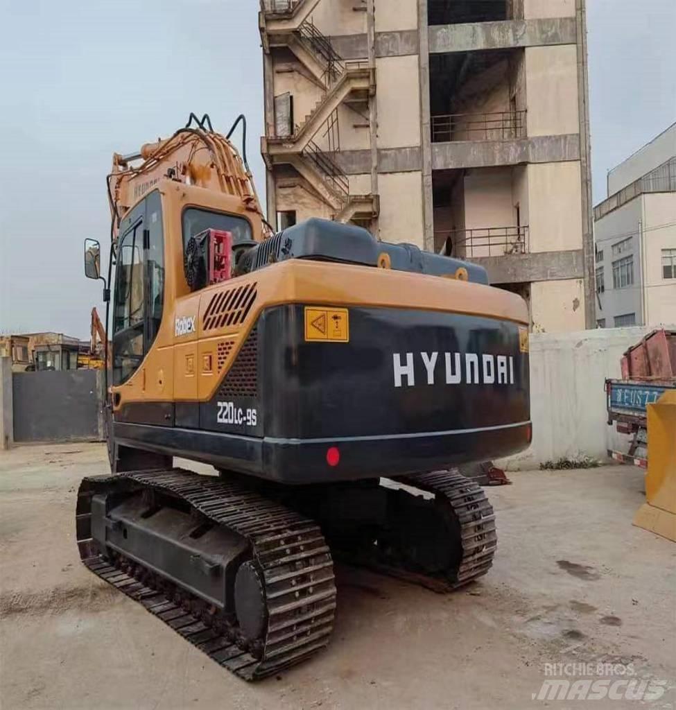 Hyundai R220LC-9S Pelle sur chenilles