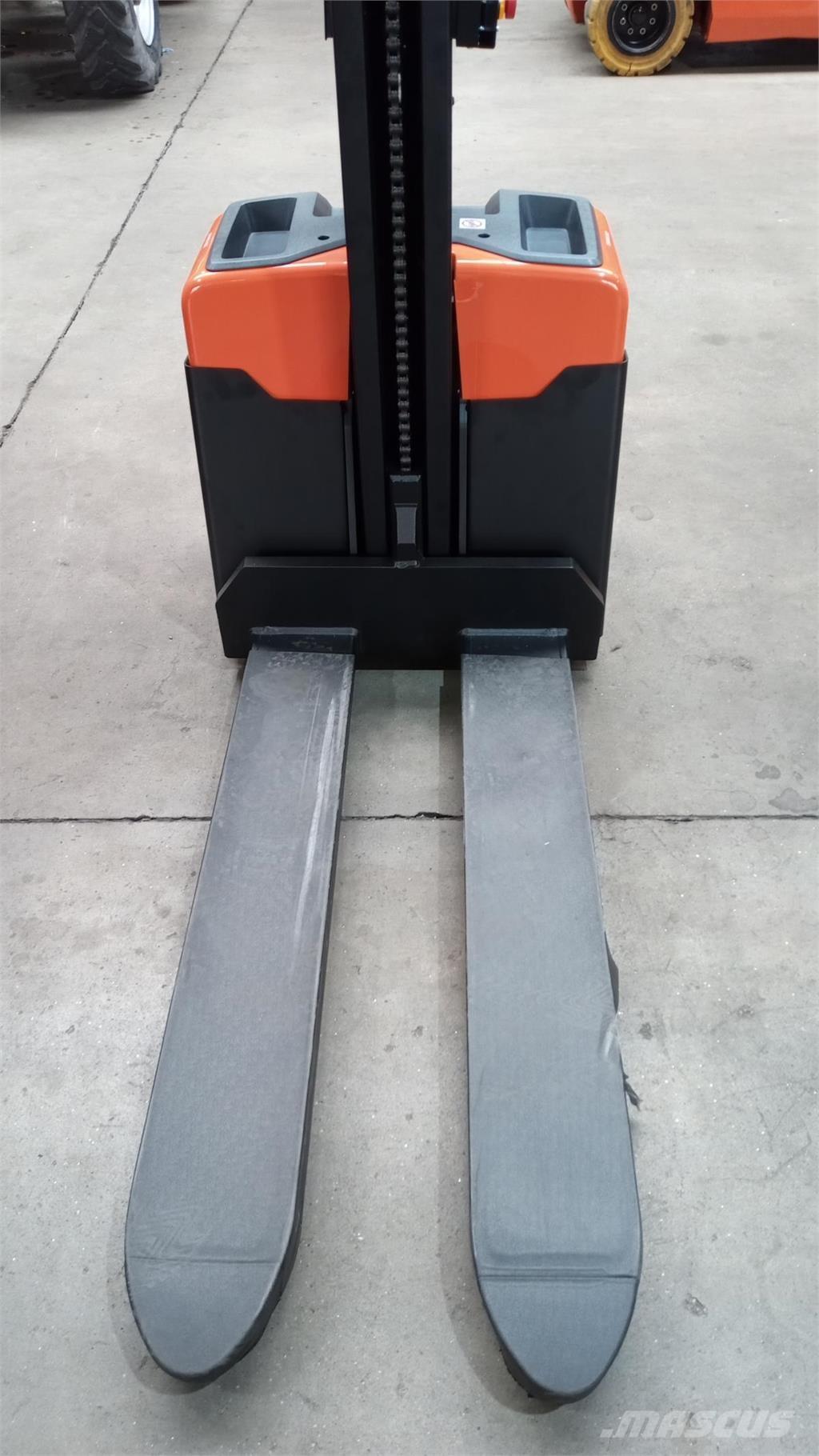 Toyota HWE100 Gerbeurs Automoteurs