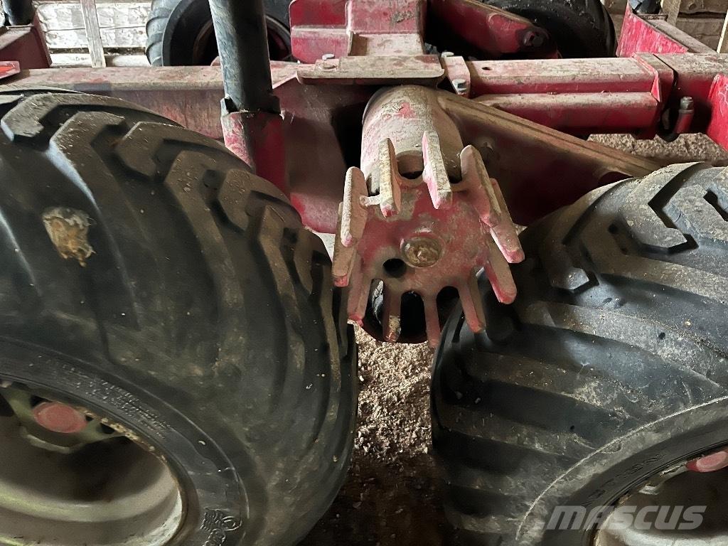 Patu 597 Remorque forestière avec grue