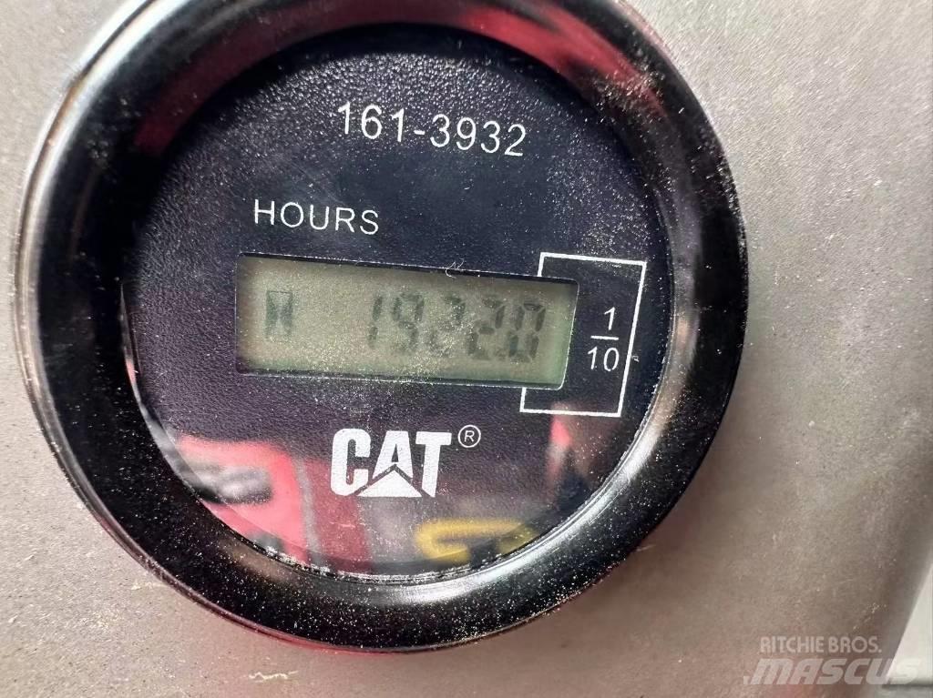 CAT 320 D Pelle sur chenilles