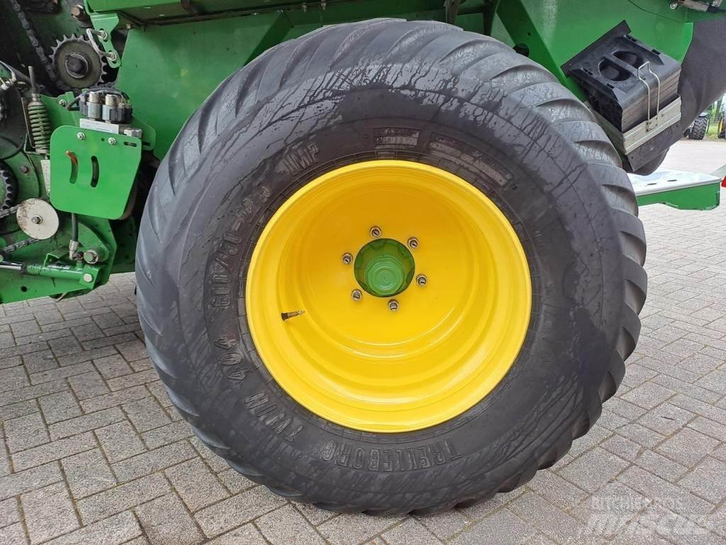 John Deere V461R Presse à balle ronde