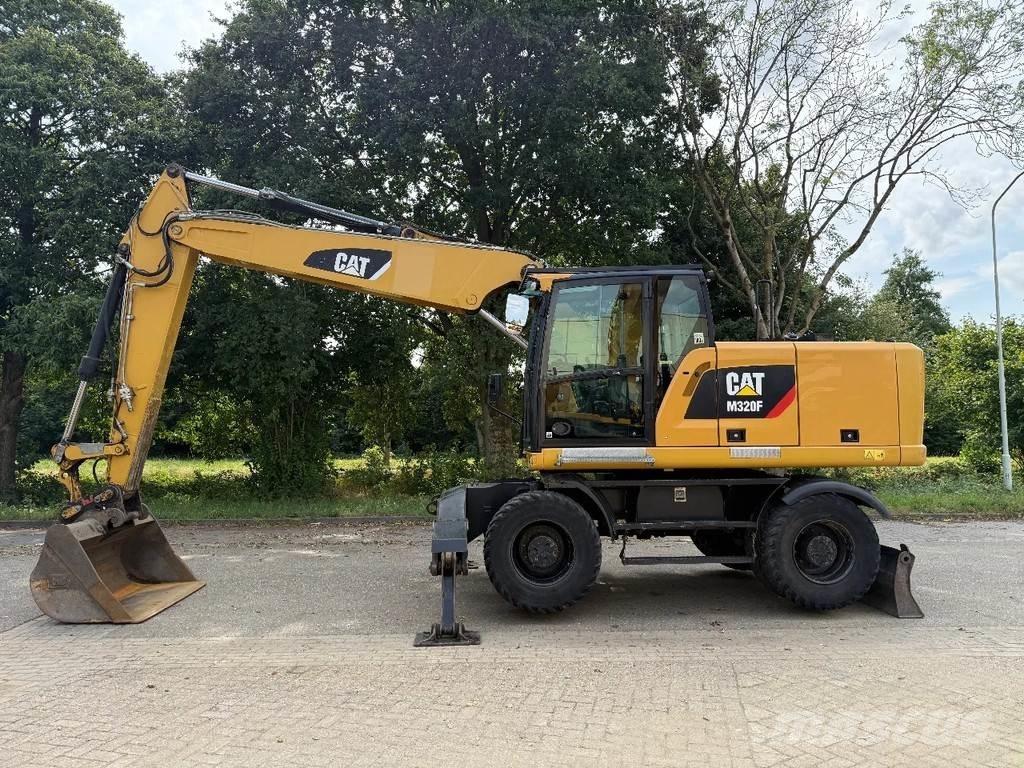 CAT M320F Pelle sur pneus