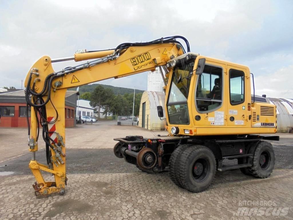 Liebherr A 900 C ZW Pelle sur pneus