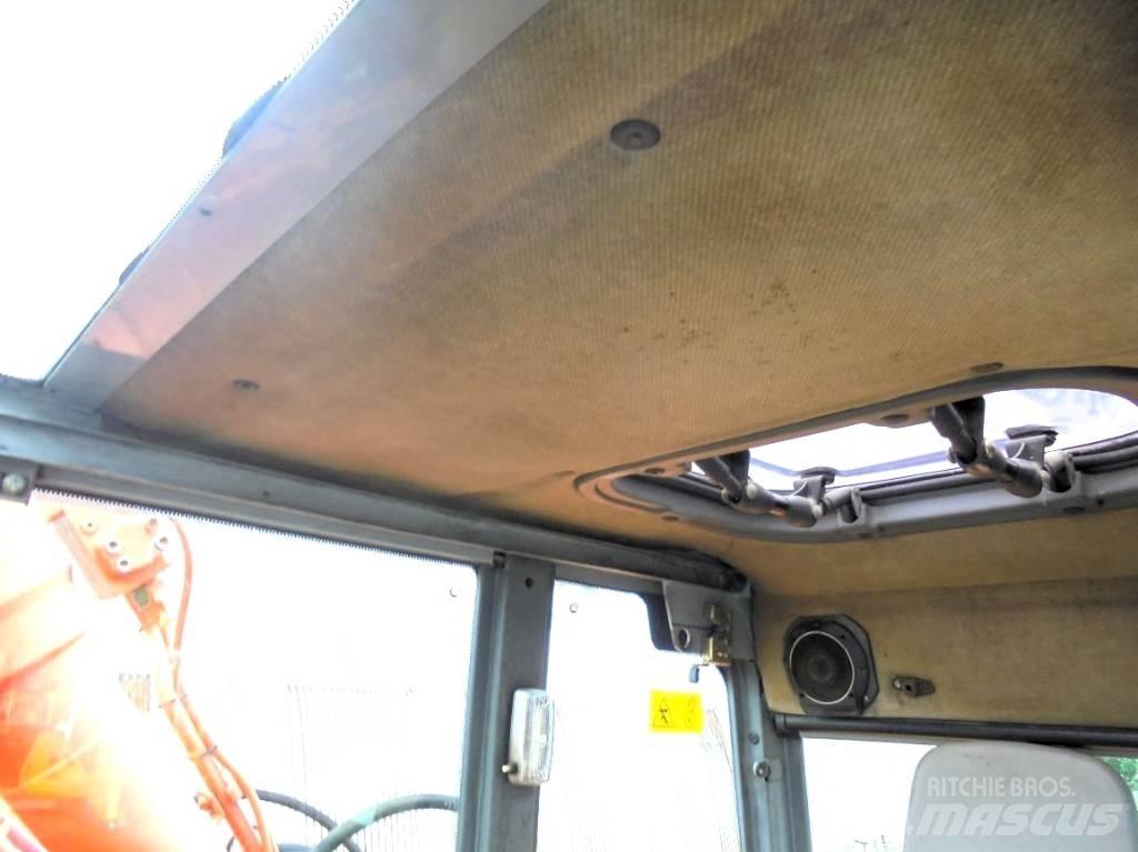 Hitachi FH 130 W-3 Pelle sur pneus
