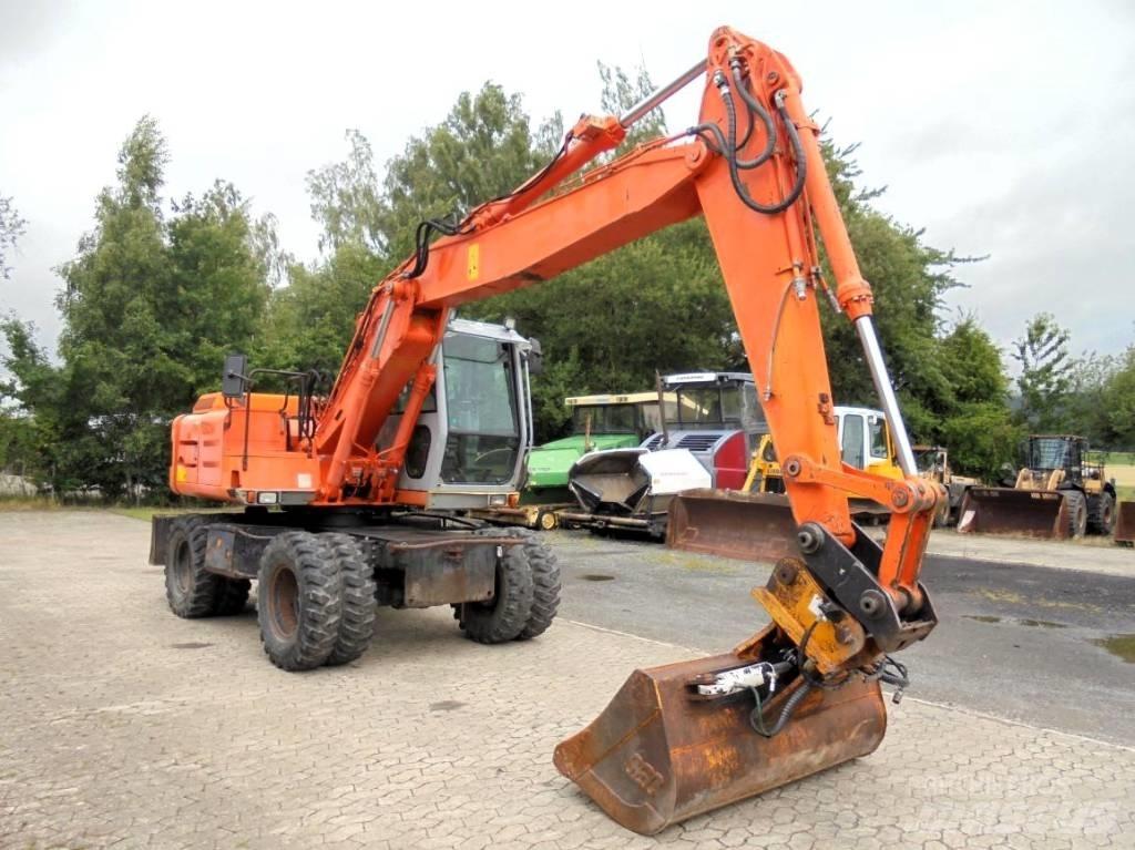 Hitachi FH 130 W-3 Pelle sur pneus