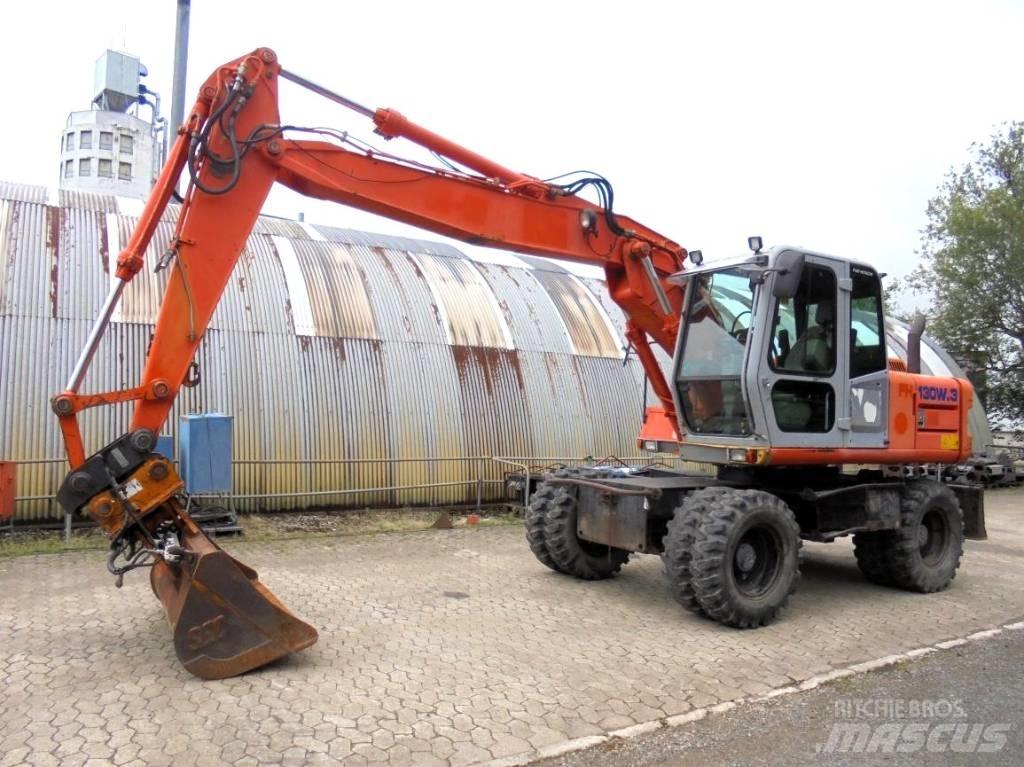 Hitachi FH 130 W-3 Pelle sur pneus