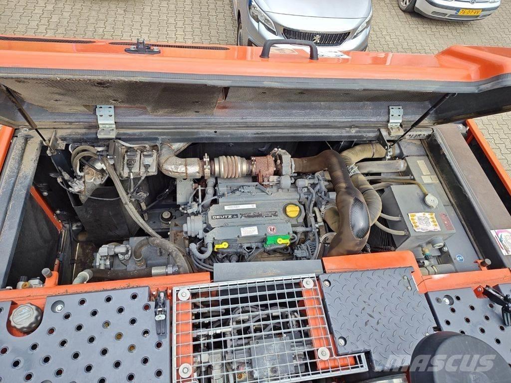 Atlas 150W Pelle sur pneus