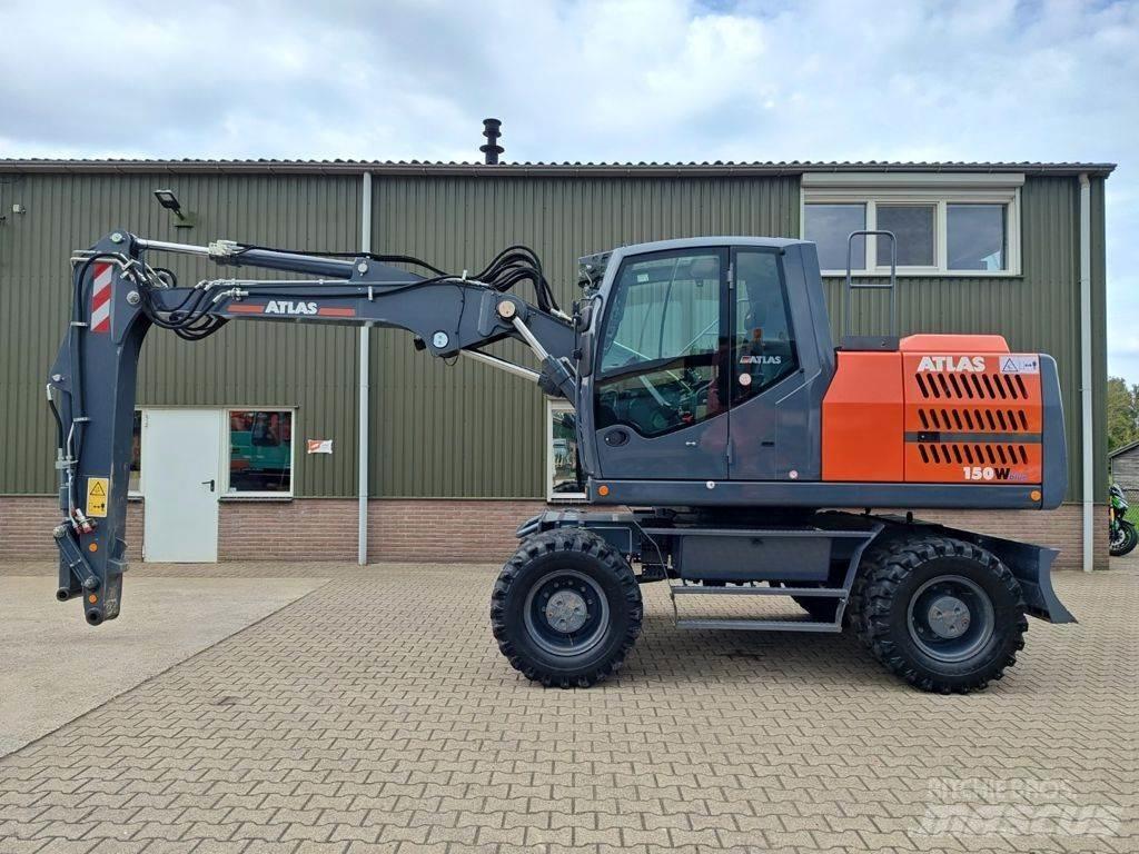 Atlas 150W Pelle sur pneus