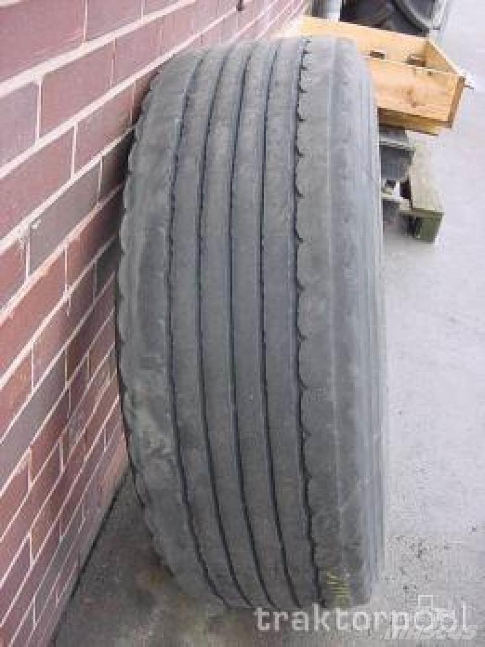  385/65 R 22,5 Pneus, roues et jantes