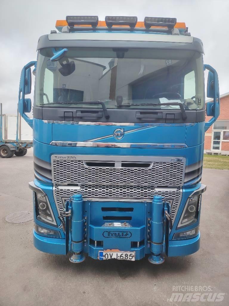 Volvo FH 16 660 Camion plateau ridelle avec grue