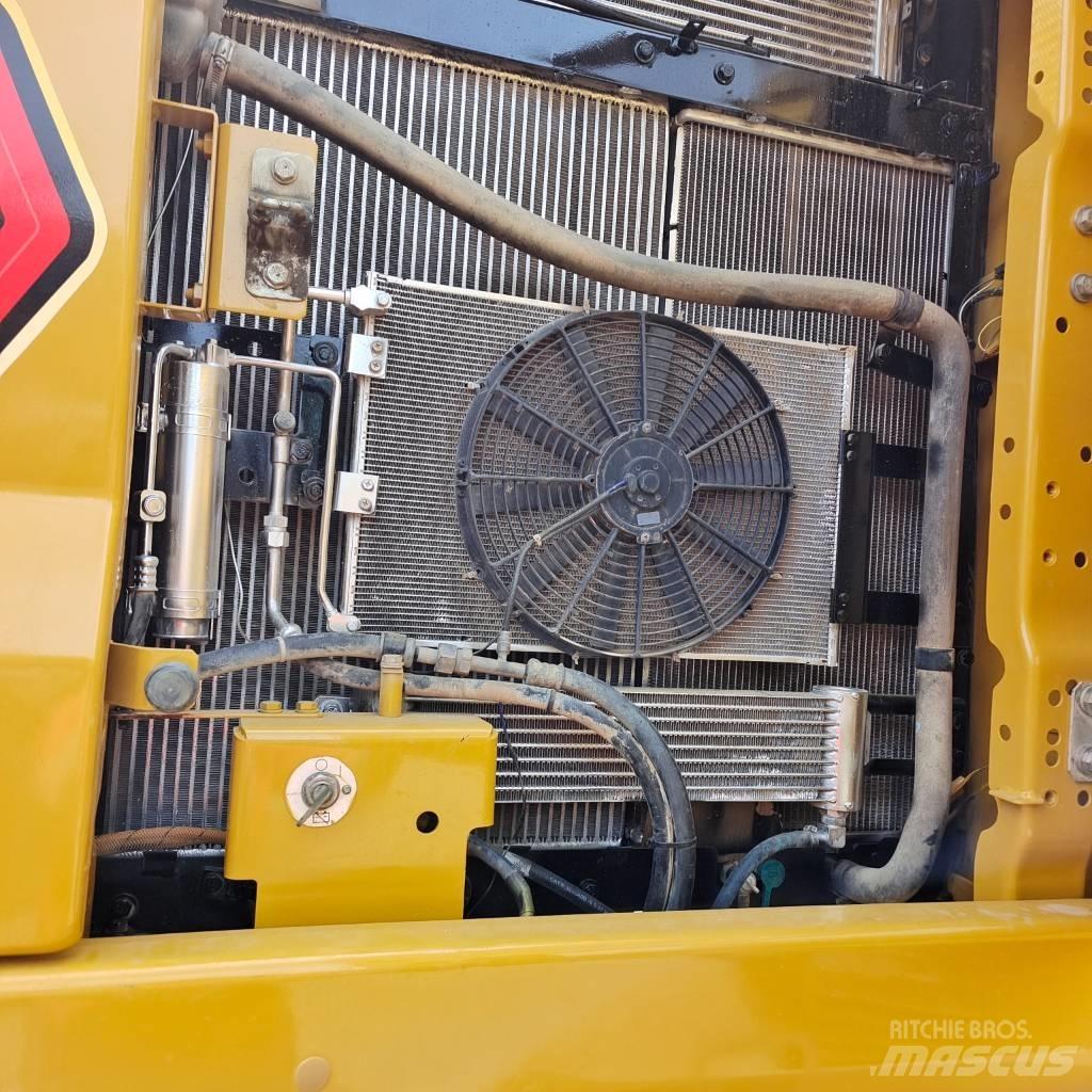 CAT 320 GC Pelle sur chenilles