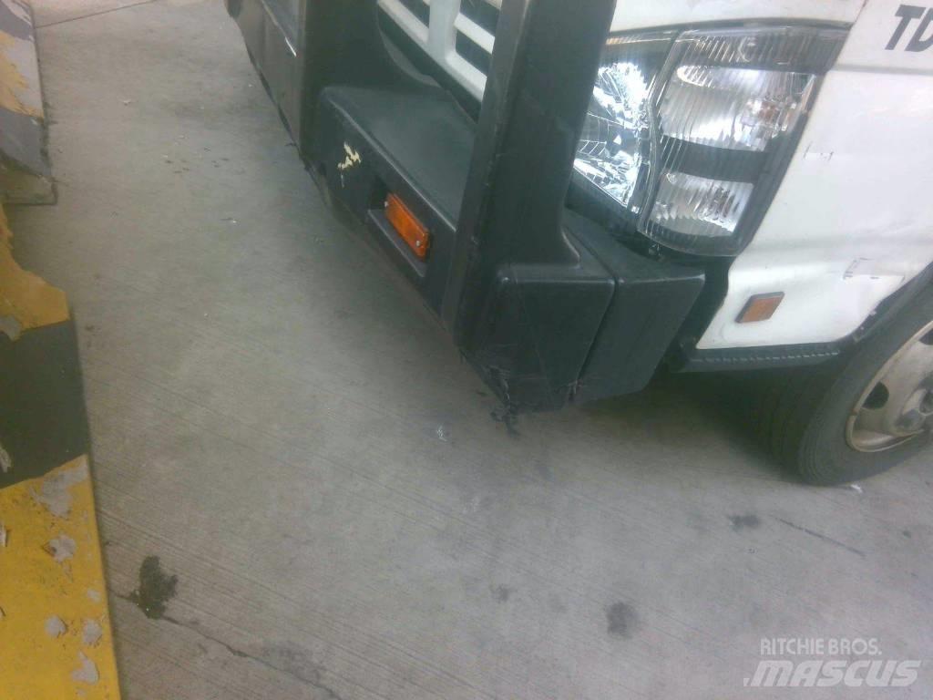Isuzu NPR Motrici cisterna