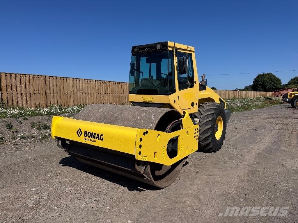 Bomag BW 213 D H-4 Rouleaux monocylindre