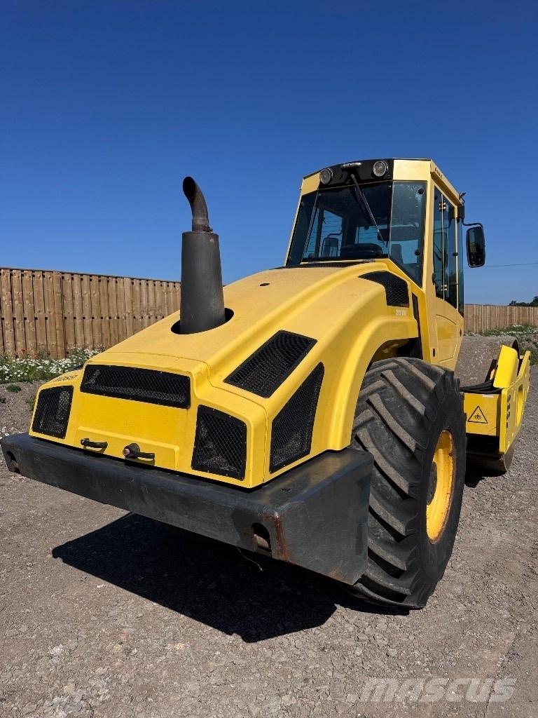 Bomag BW 213 D H-4 Rouleaux monocylindre