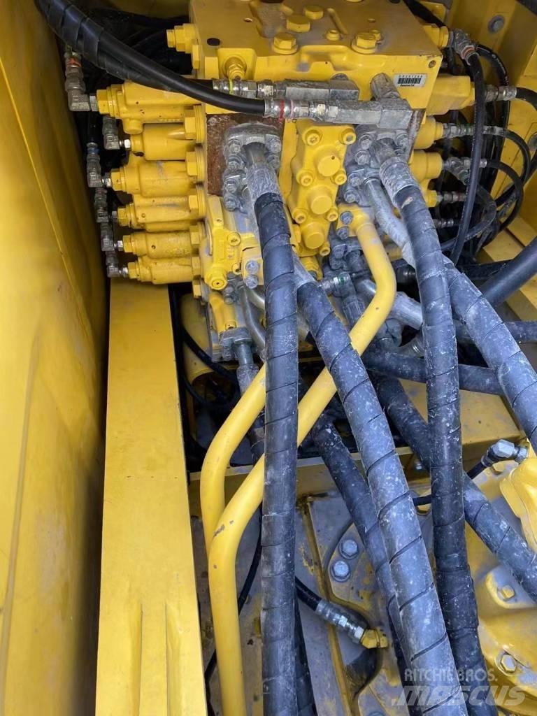 Komatsu 240LC-8 Pelle sur chenilles