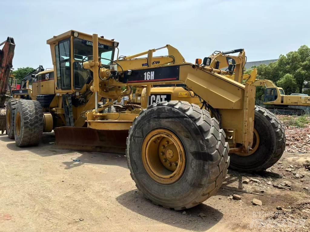 CAT 16 H Niveleuse