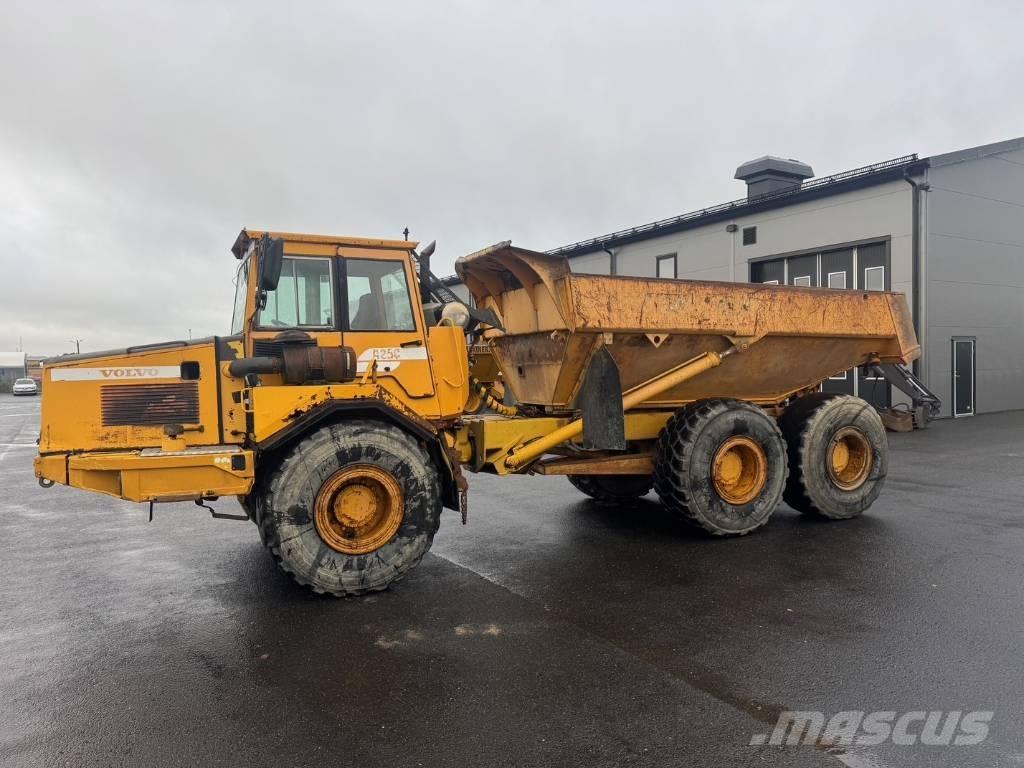 Volvo A 25 C 6x6 Tombereau articulé