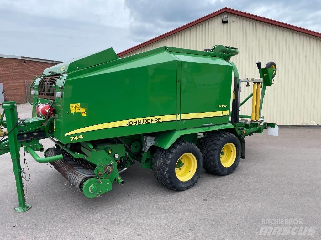 John Deere 744 H Presse à balle ronde