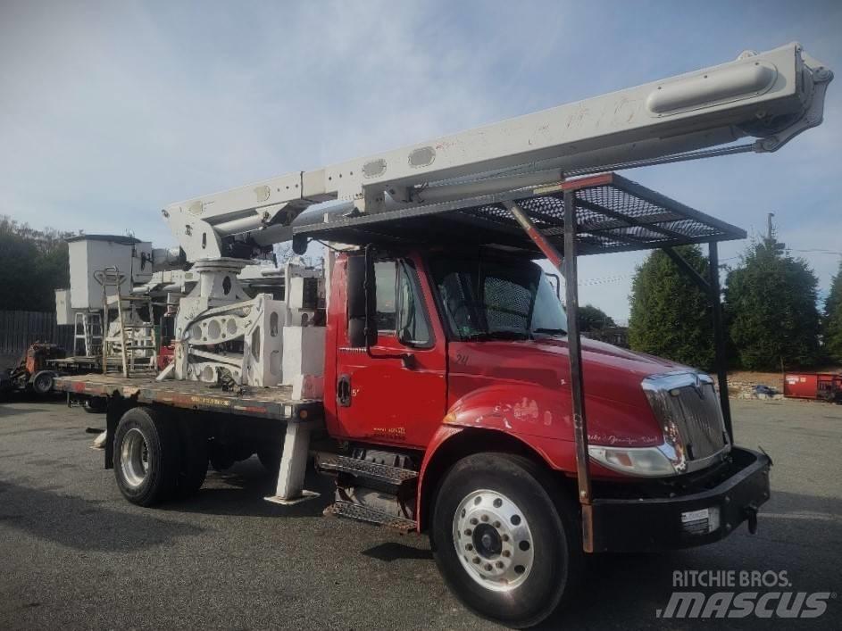 International 4300 Camion nacelle