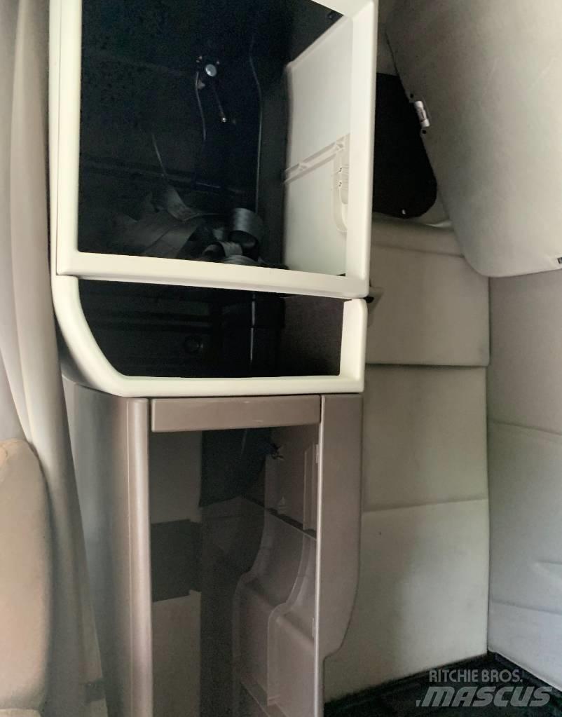 Volvo VNL 42 670 Tracteur routier