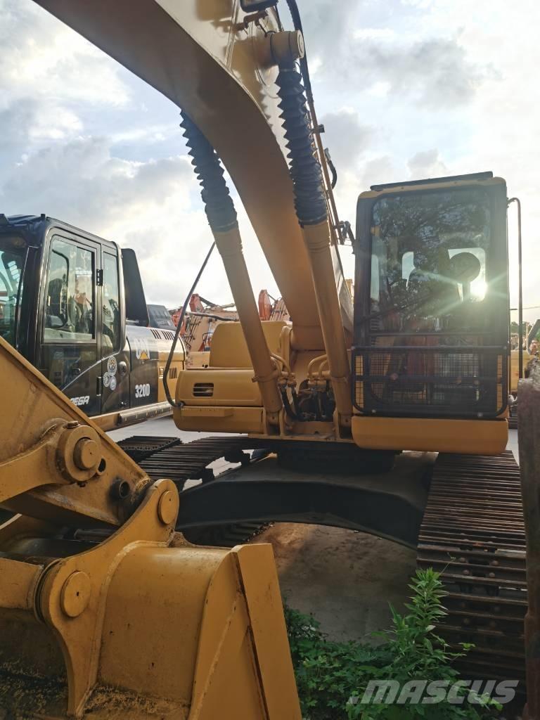 Komatsu PC 220-7 Pelle sur chenilles