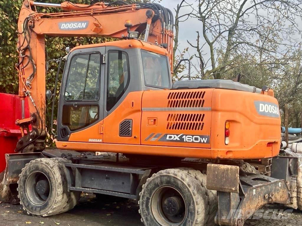 Doosan DX 160 W-3 Pelle sur pneus