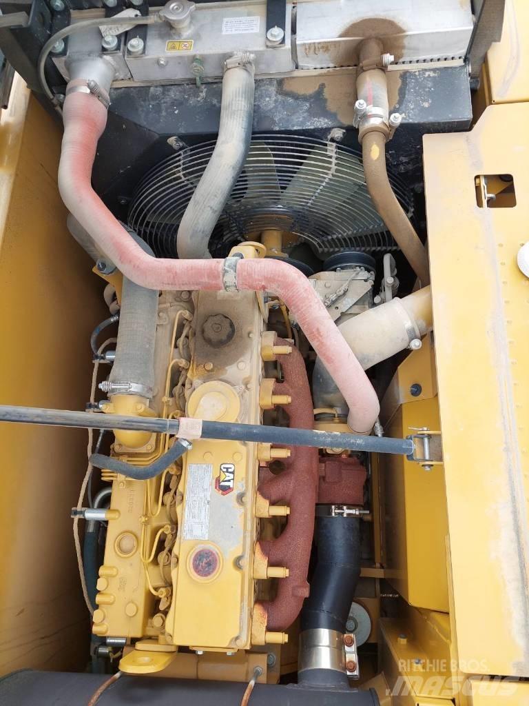 CAT 323D3 Pelle sur chenilles