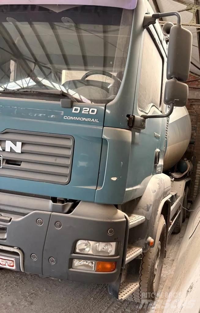 MAN 33 TGA 33.350 Camion malaxeur
