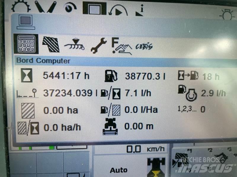 CLAAS ARION 550 Tracteur