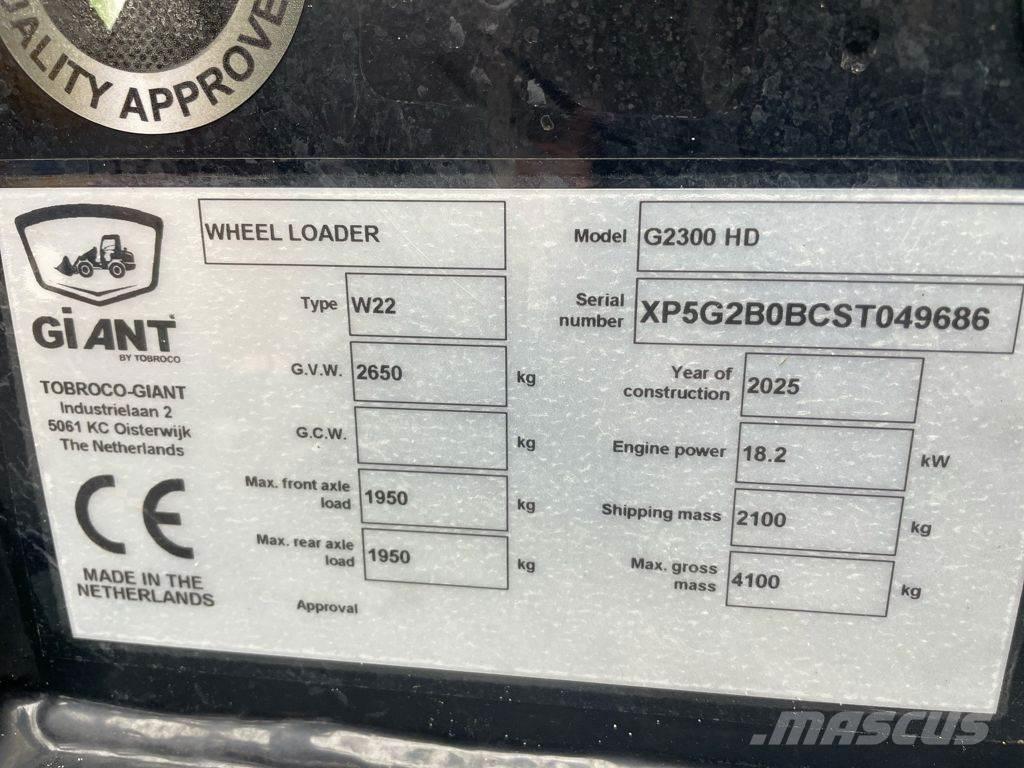 GiANT G2300 HD Chargeuse sur pneus