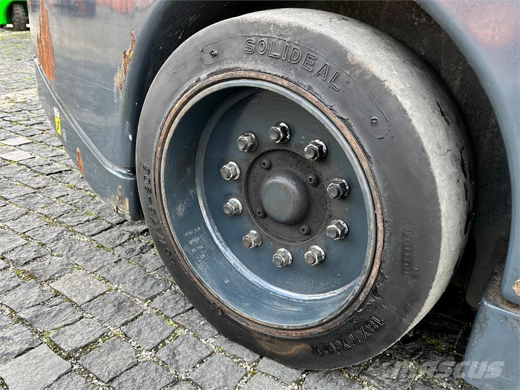 Aisle-Master 15NE Chariot élévateur étroit