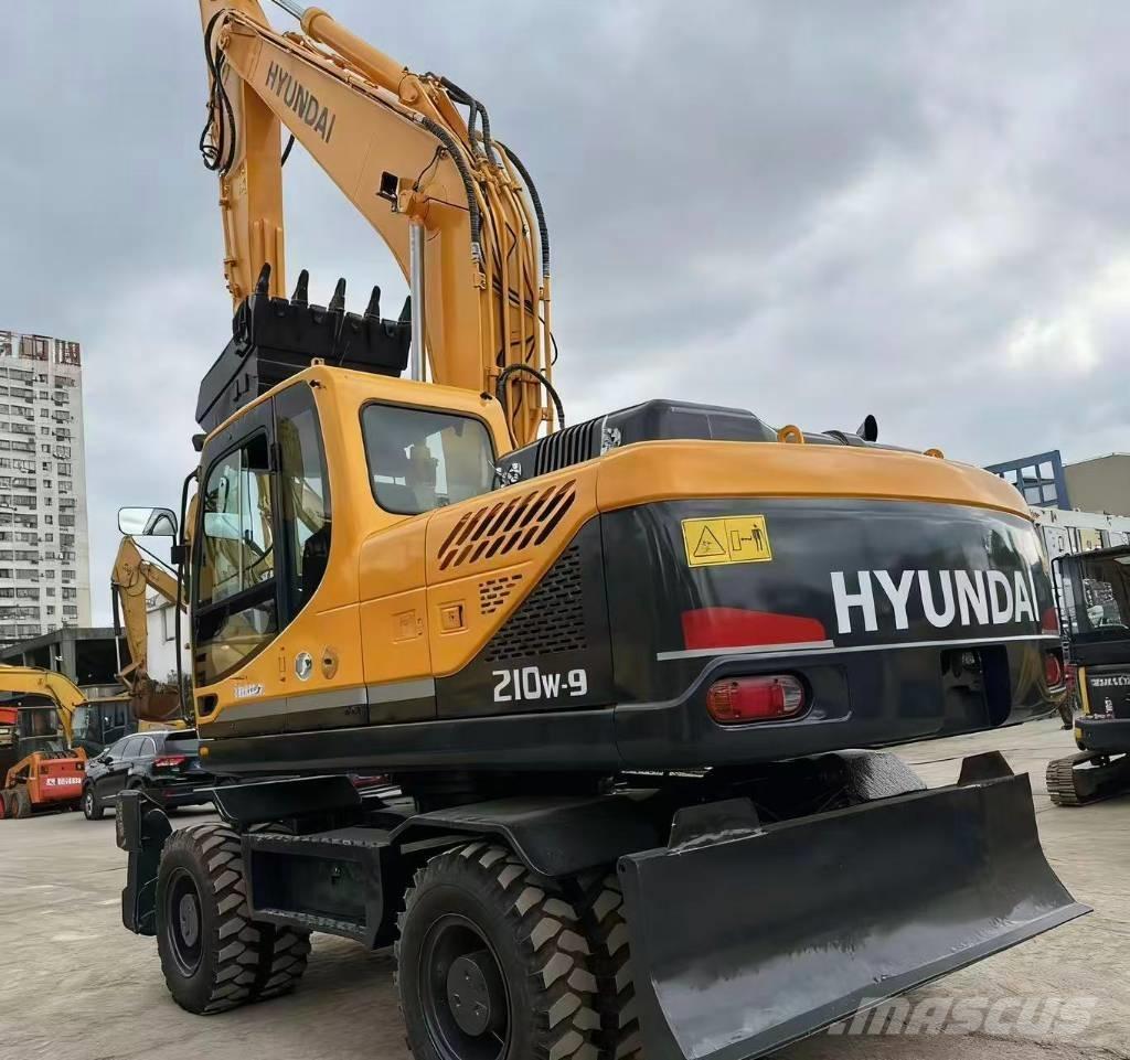 Hyundai 210W -9 Pelle sur pneus