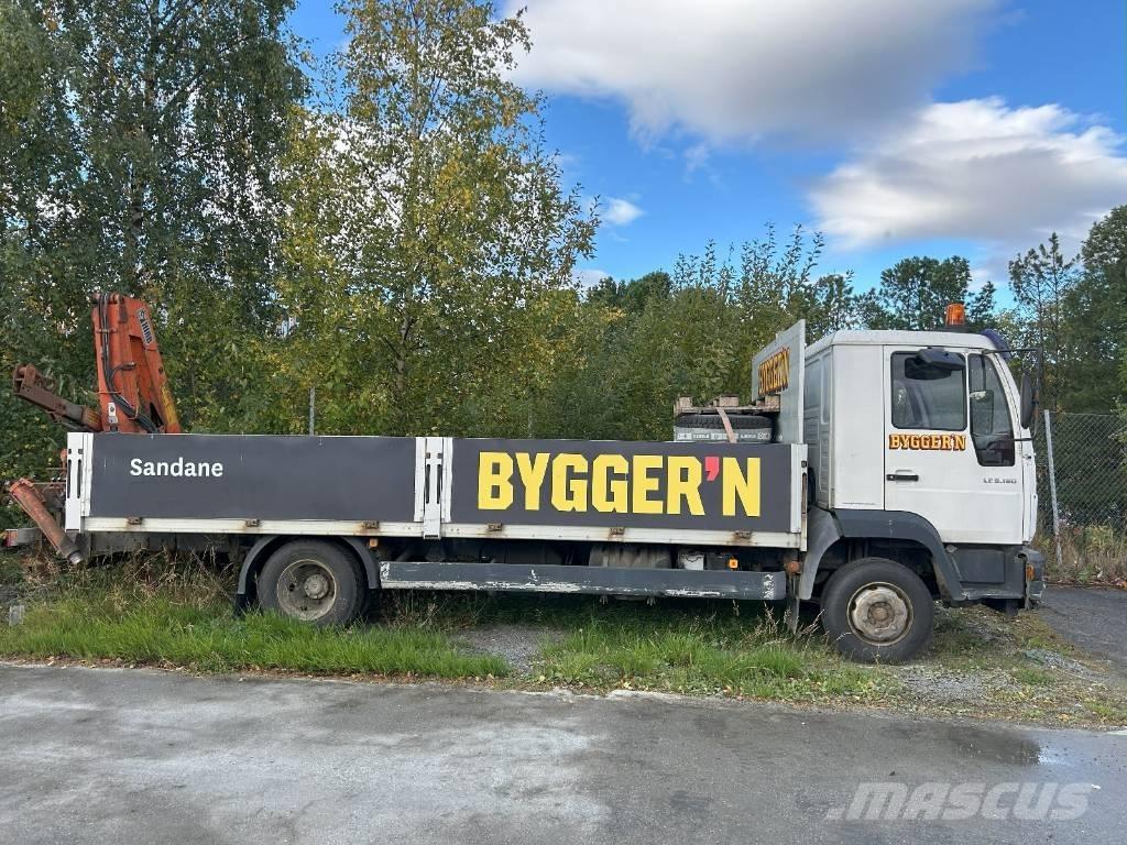 MAN LE 8.180 Camion plateau ridelle avec grue