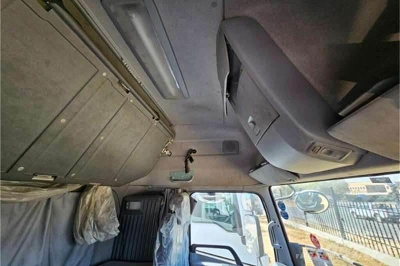 UD TRUCKS QUON Autre camion