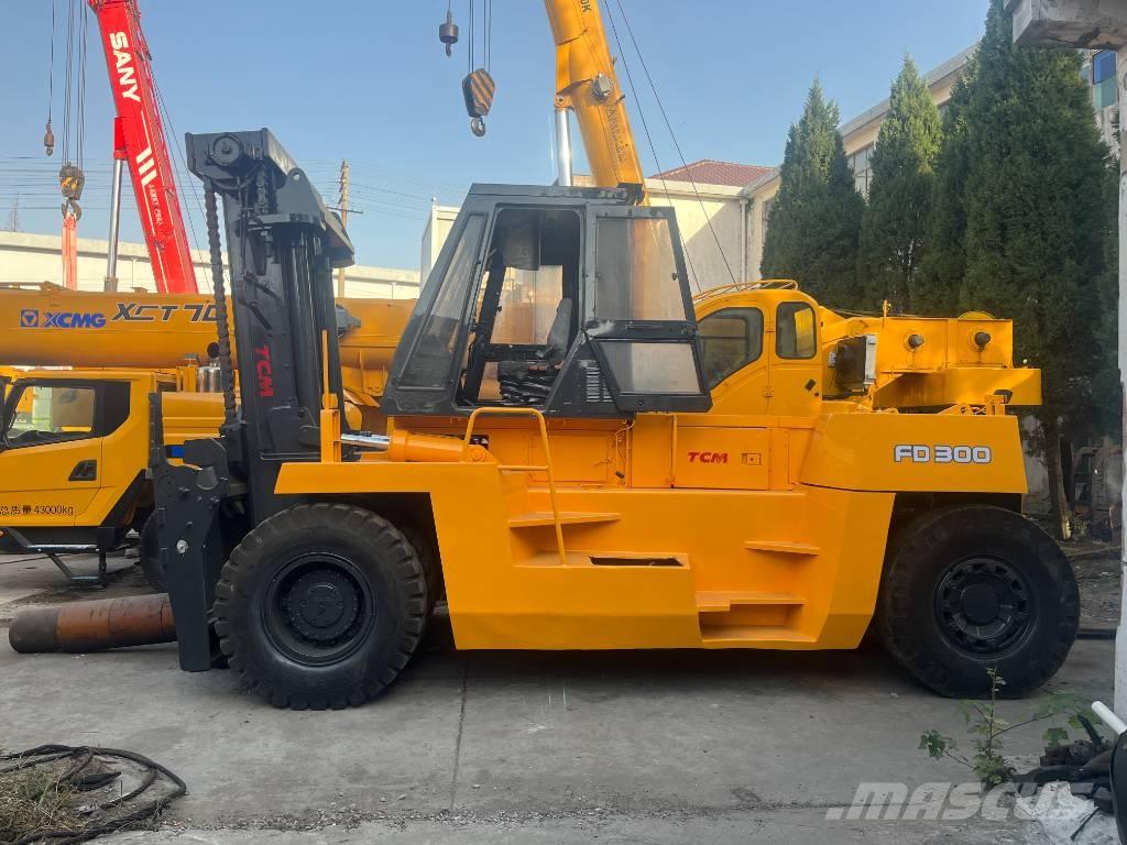 TCM FD 30 T Chariots diesel