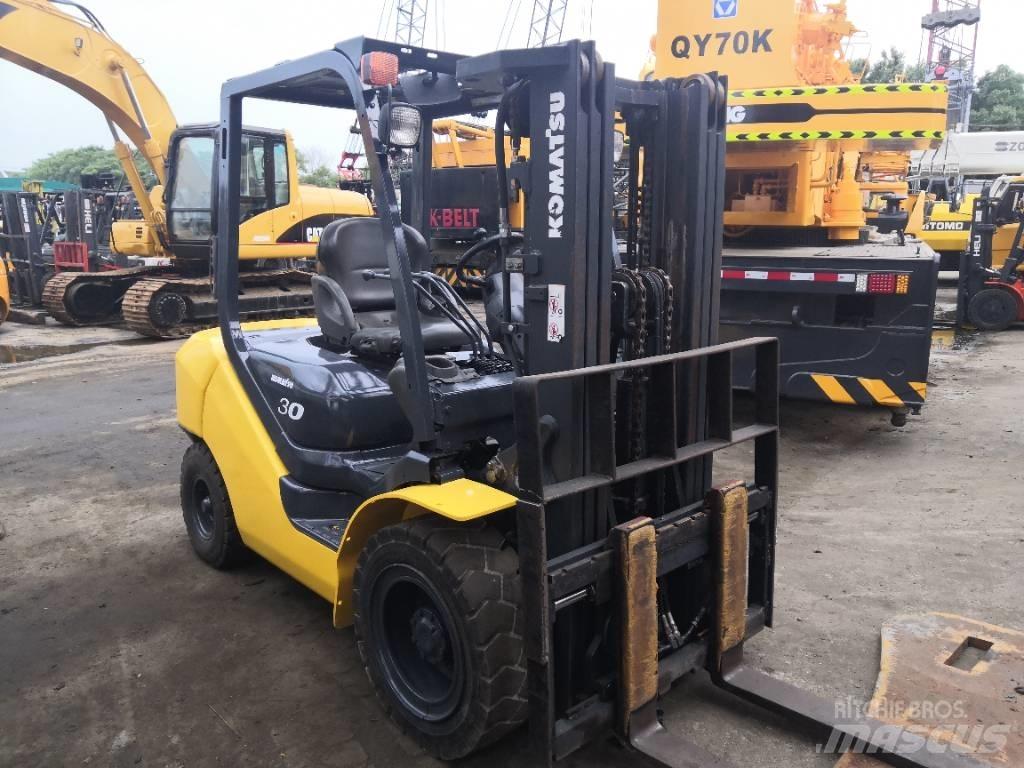 Komatsu 30 Chariots diesel