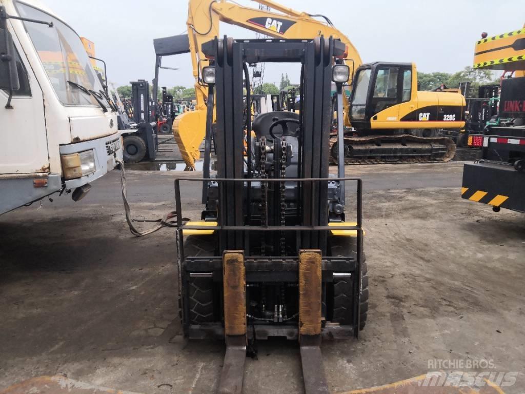 Komatsu 30 Chariots diesel